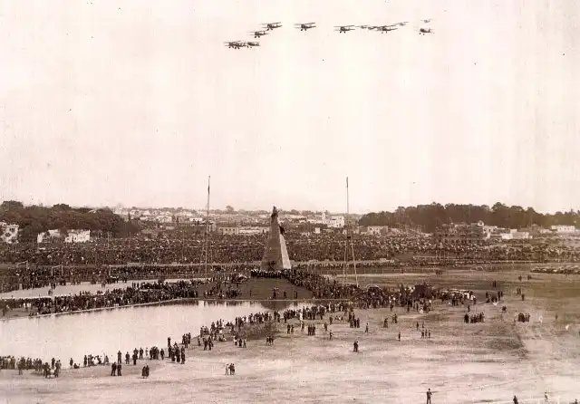 Biplanos sobre el Campo de Marte 1924